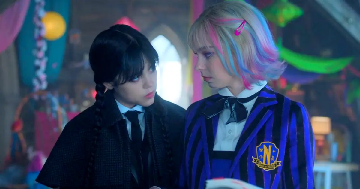 Mercredi saison 3 : Enid et Mercredi en couple ? Jenna Ortega et le créateur s'expriment enfin sur le rêve de nombreux fans de la série Netflix