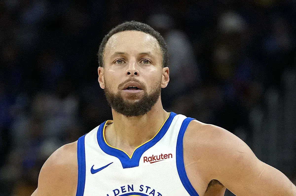 Warriors Insider Proposes Stephen Curry to Hornets Blockbuster