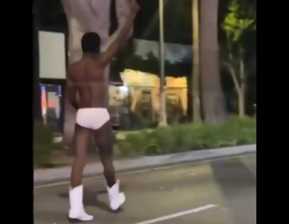« Un homme nu marchait dans la rue » : le rappeur Lil Nas X interpellé en slip et santiags à Los Angeles